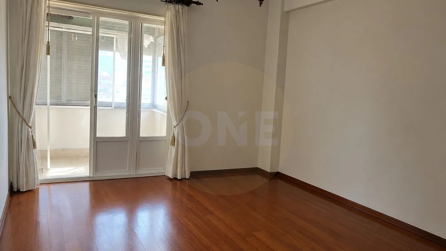 Benfica - T3 Apartment with Balconies, Storage Room and Shared Garage - 3