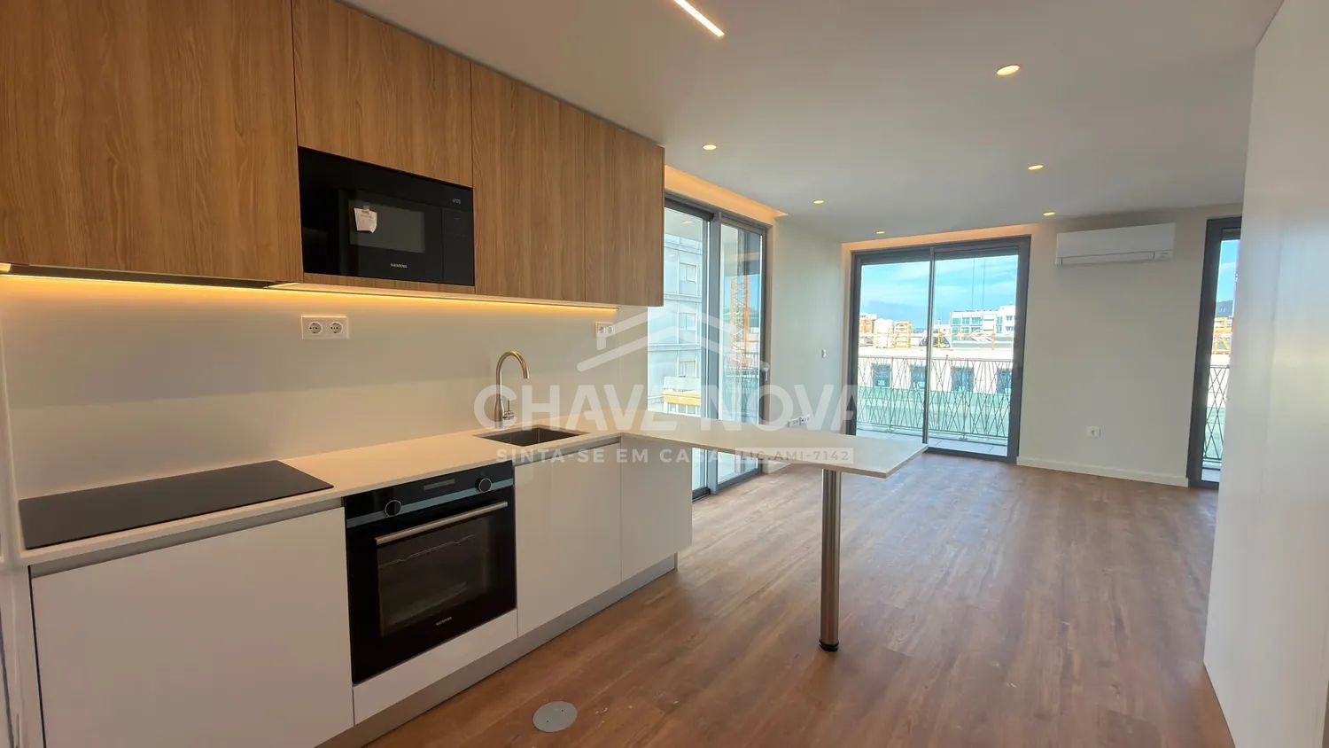 Apartamento T0 Novo c/ Terraço e Lugar de Garagem em Mafamude (Centro de Gaia)