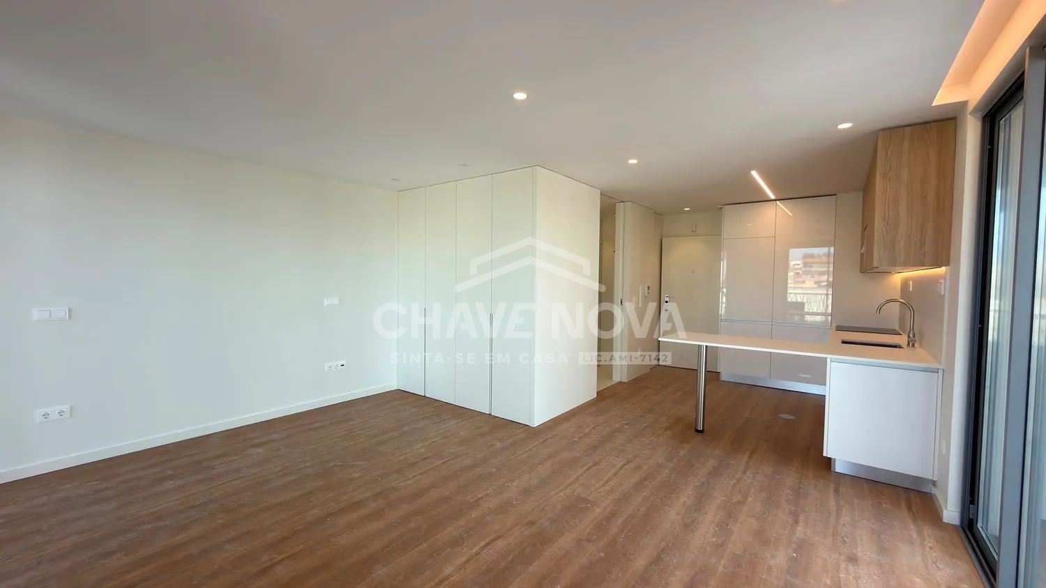 Apartamento T0 Novo c/ Terraço e Lugar de Garagem em Mafamude (Centro de Gaia) - 2
