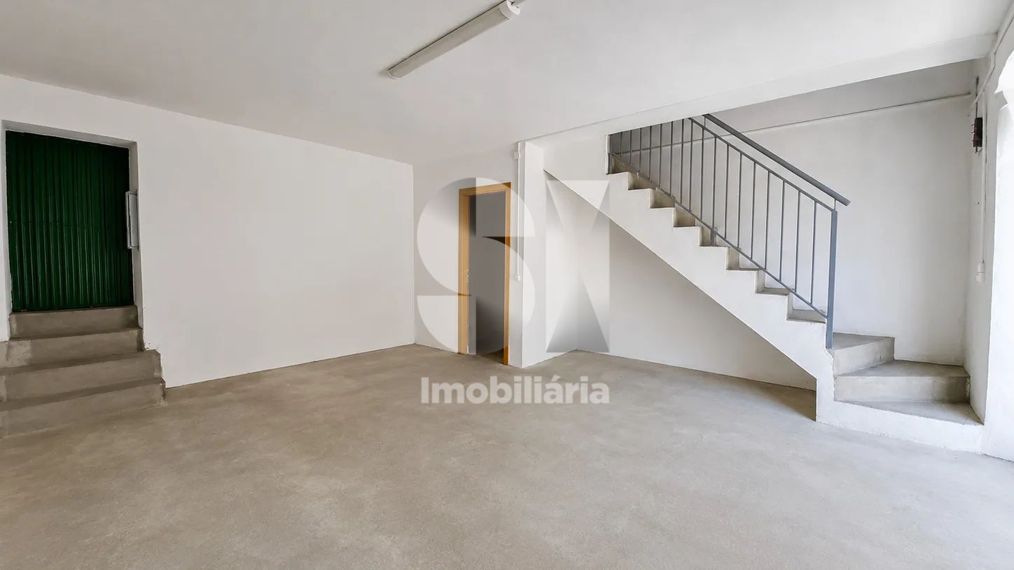 Armazém/Garagem para Arrendamento | Sargento-Mor | 150€ - 3