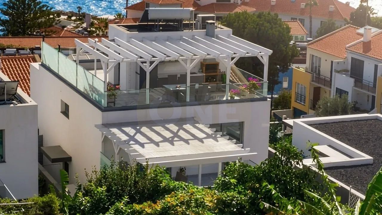Moradia T3 nova, Caniço de Baixo, divida em 3 apartamentos T1 com AL