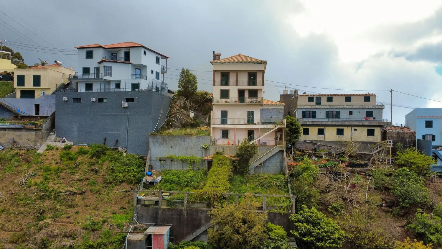 Moradia T4 na Quinta Grande com terreno de 1652 m2 - 2