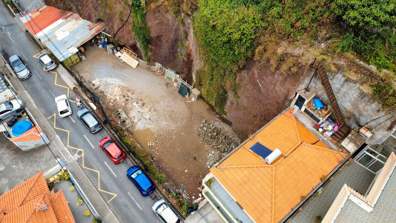 Terreno com 598 m² e projeto para 3 apartamentos em Câmara de Lobos - 2