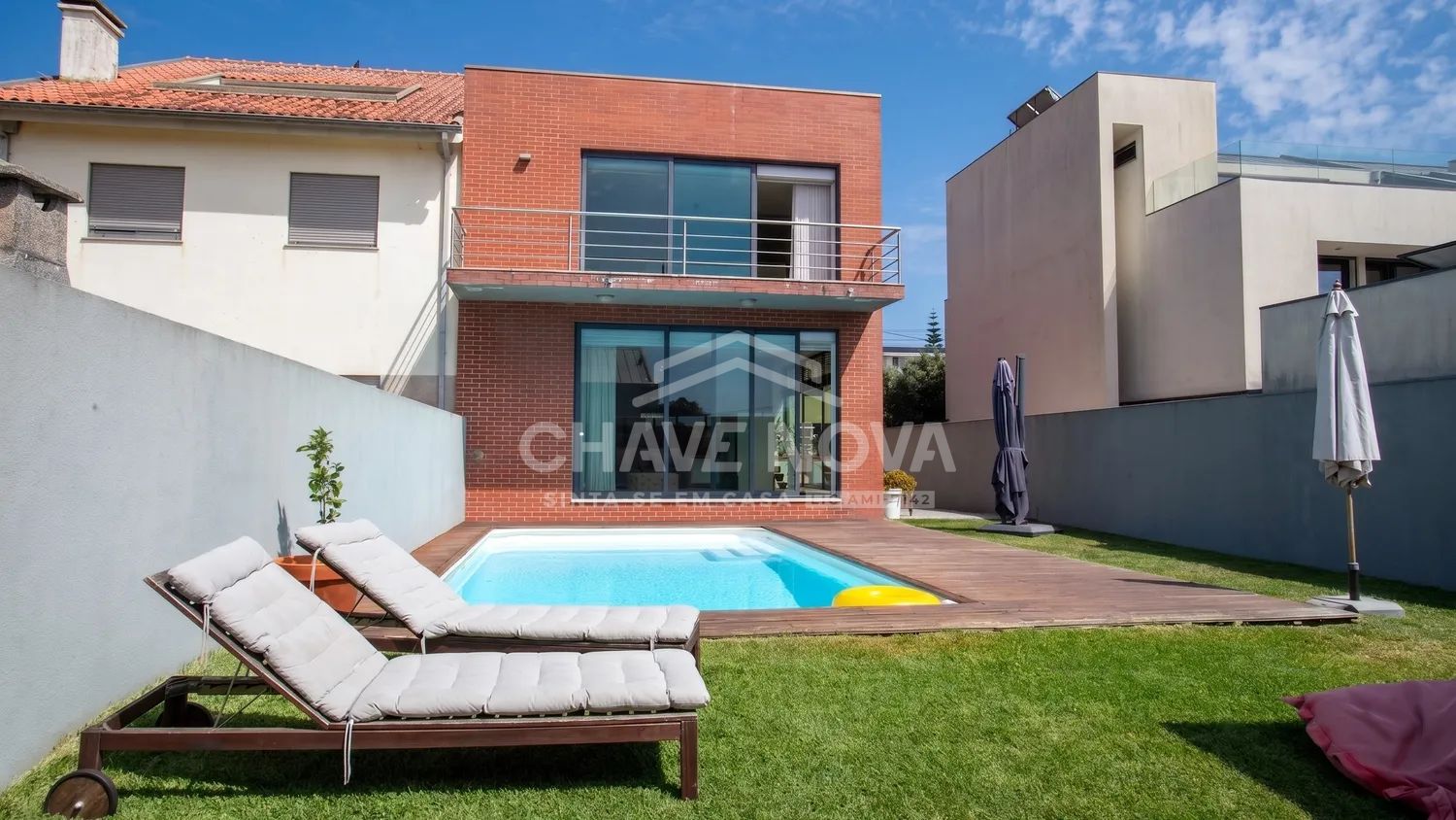 Moradia com piscina em Lavra a 300m da praia!