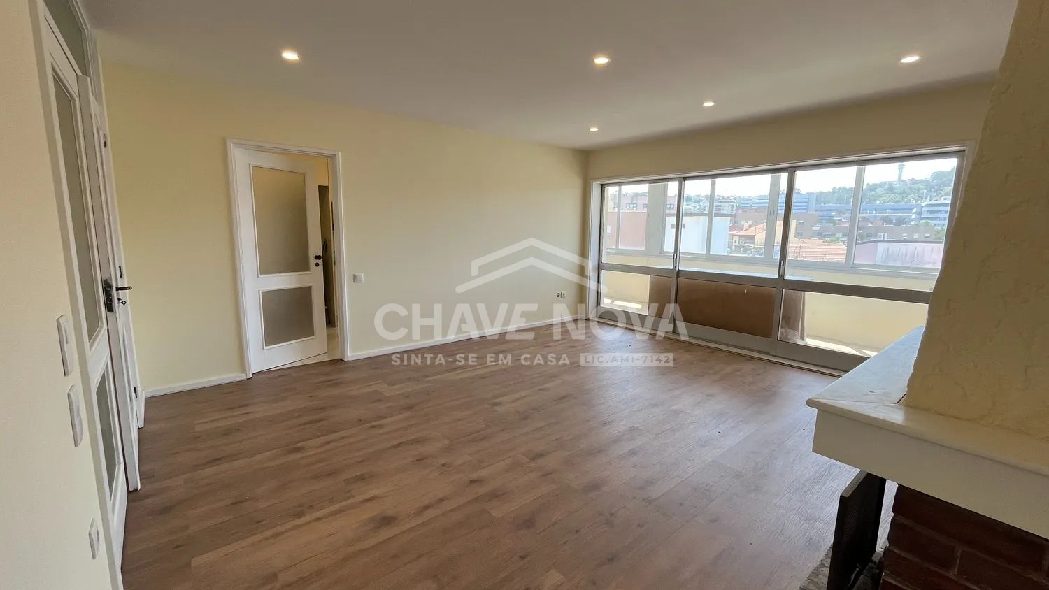 Apartamento T3+1 com Varanda e Garagem em Oliveira do Douro, Vila Nova de Gaia - 2