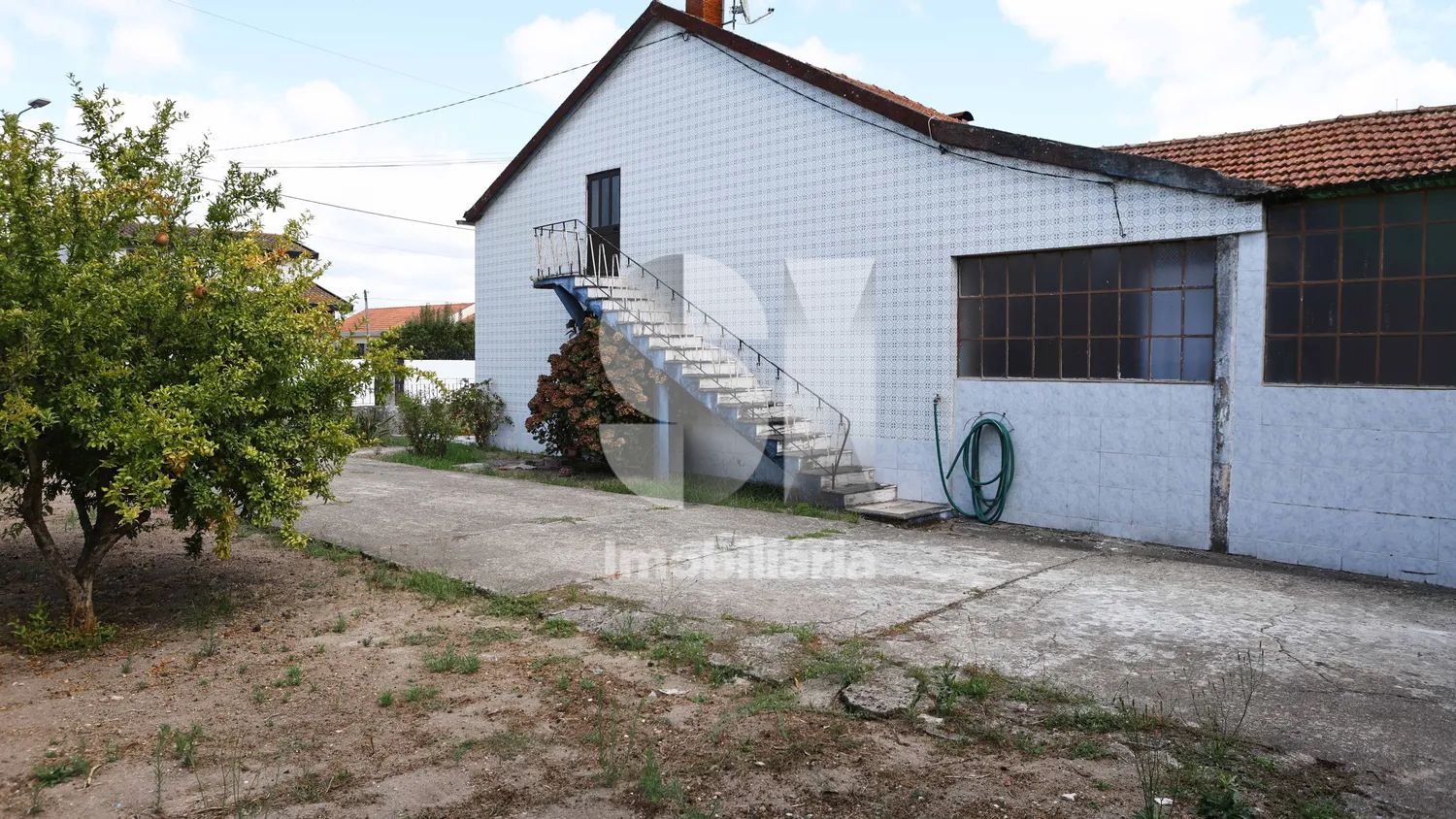 Moradia T4 inserida em lote com 5232m2 - 2