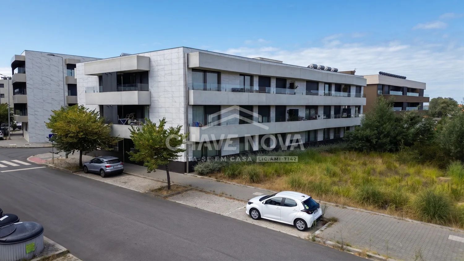Apartamento T3 Como Novo c/ 2 Lugares de Garagem na Madalena