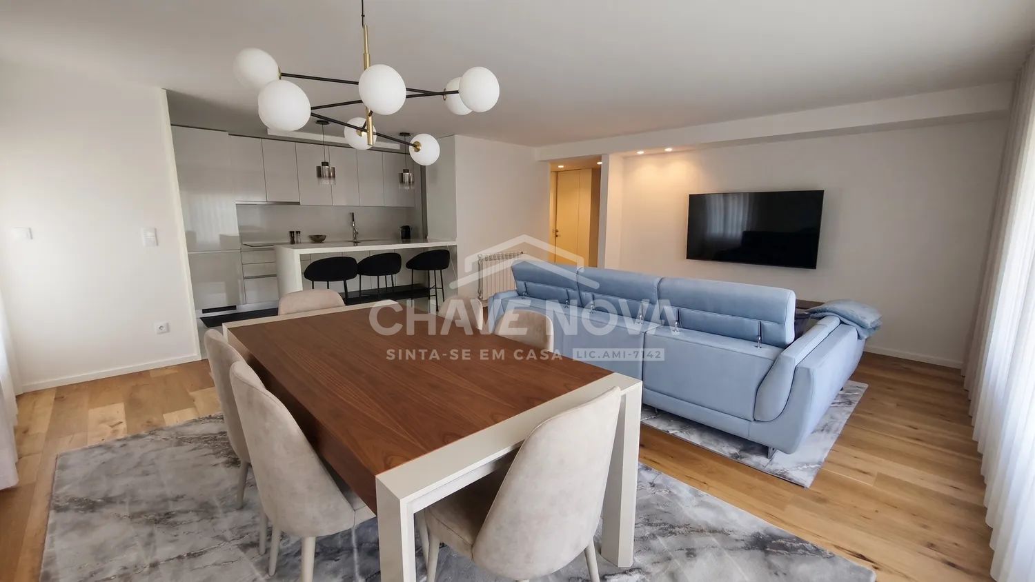 Apartamento T3 Como Novo c/ 2 Lugares de Garagem na Madalena - 2