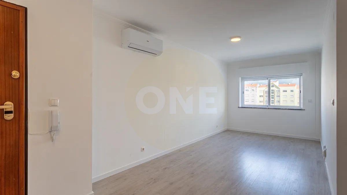 Apartamento T2 | Remodelação a estrear | Vista panorâmica | Loures