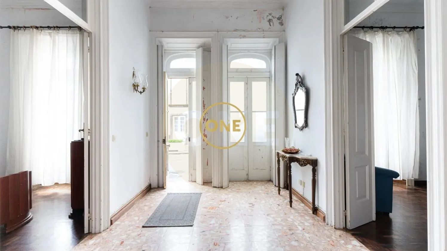 Centenary House T5 | Tradition, History and Potential in the Heart of Vila Franca do Campo - 2