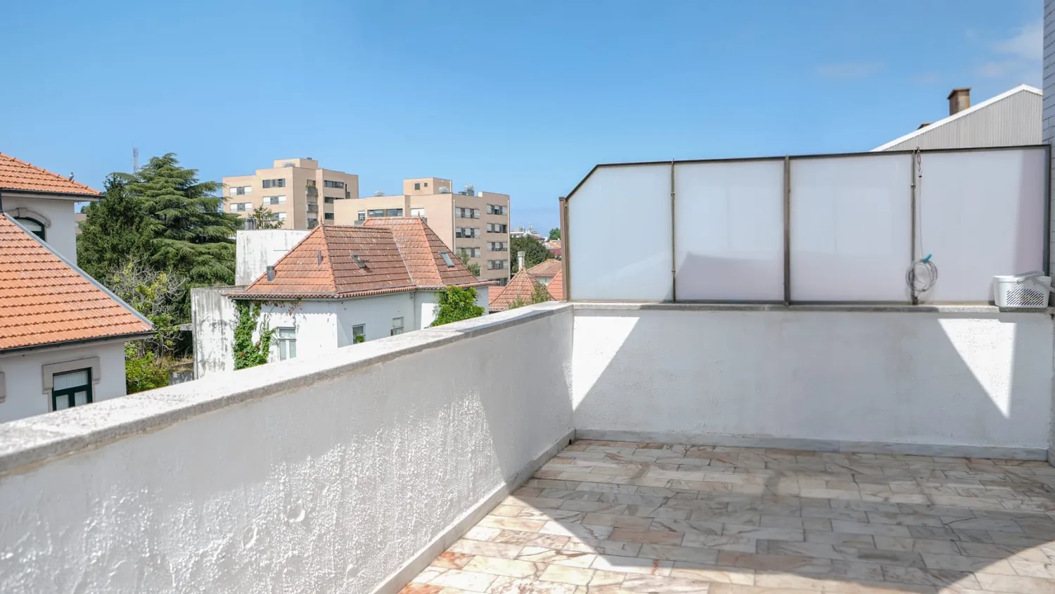 Prédio uni familiar T5 com terraço e elevado potencial de valorização em Paranhos, Porto - 2