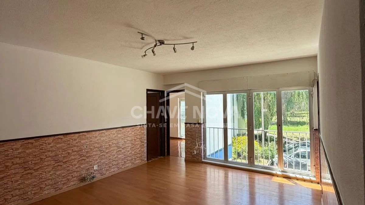 Apartamento T3 em Massamá - 2