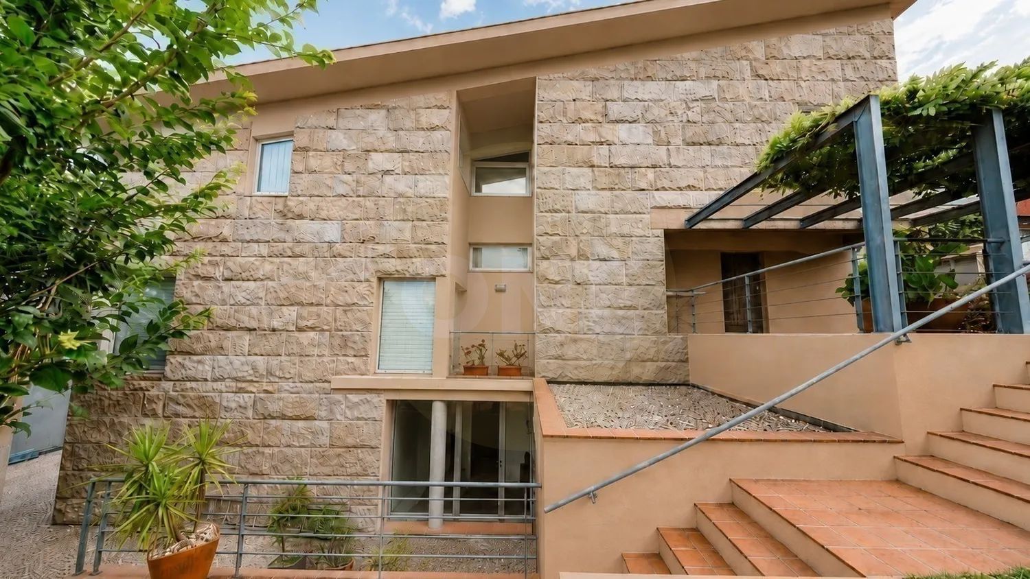 SIGNATURE 3-BEDROOM HOUSE IN PENAFIEL