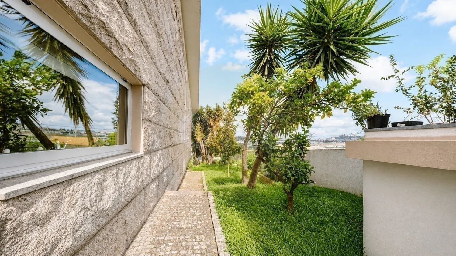 SIGNATURE 3-BEDROOM HOUSE IN PENAFIEL - 3