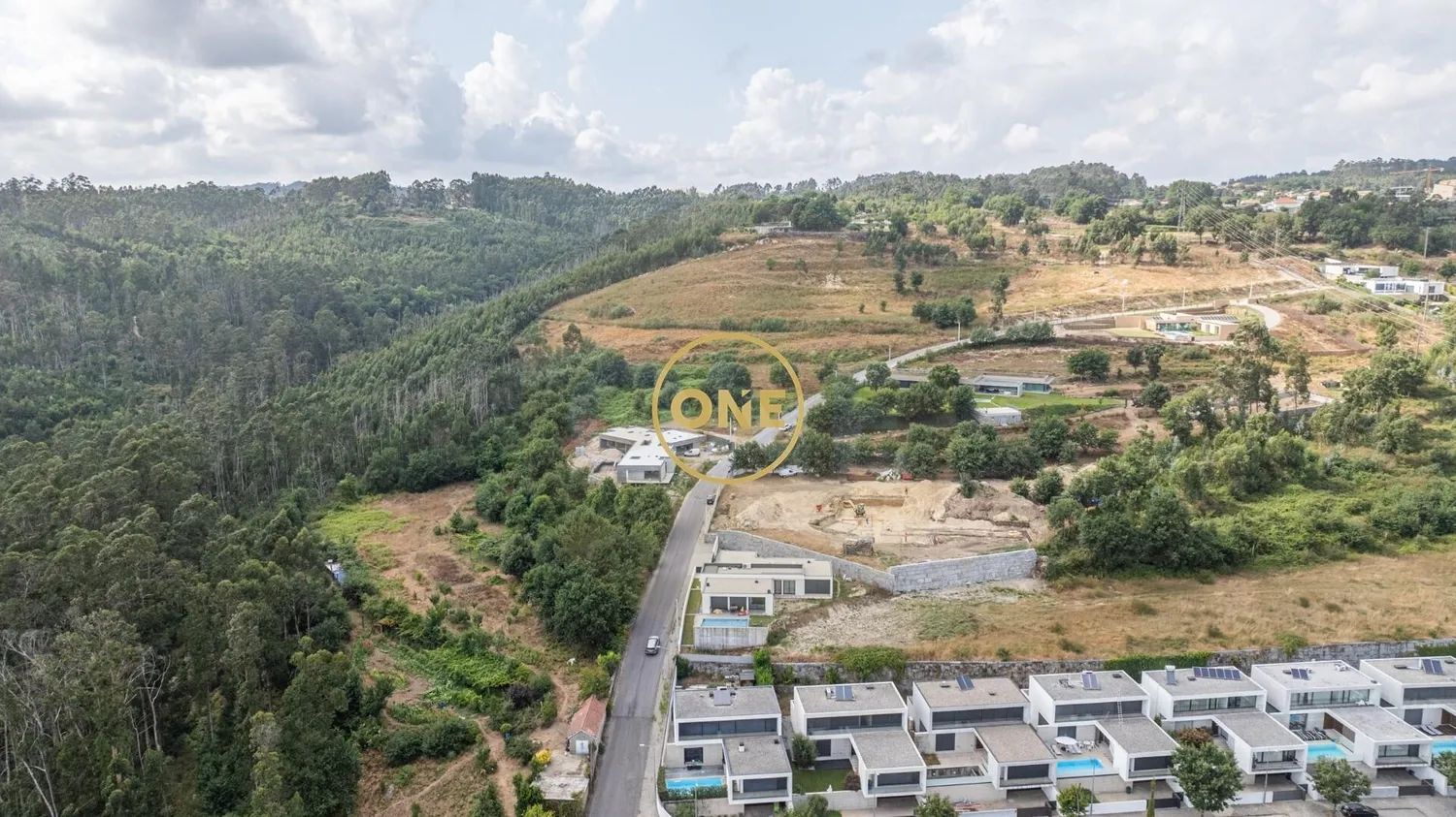 Terreno com Projeto Aprovado para Condominio Fechado de 4 moradias - 2