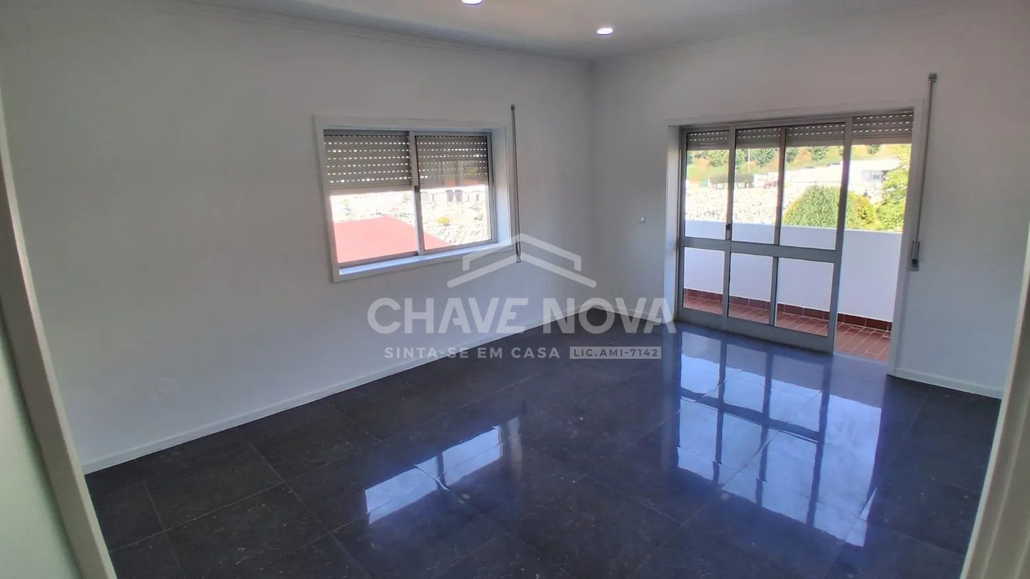 Apartamento T3 com 3 frentes, varandas, garagem e elevador – Fânzeres, Gondomar | 275.000 €
