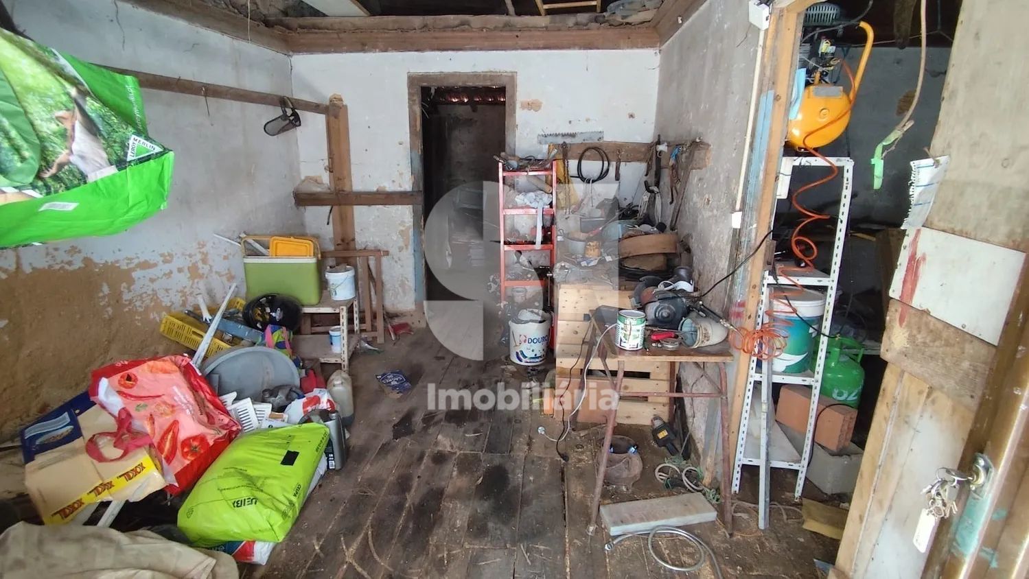 Ruína tradicional em pedra com potencial para reconstrução - 2