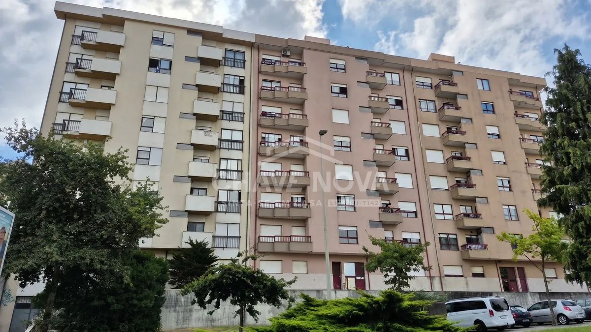 Apartamento T2 c/ Varanda e Arrumo em Paranhos ( junto ao Lidl da Areosa)
