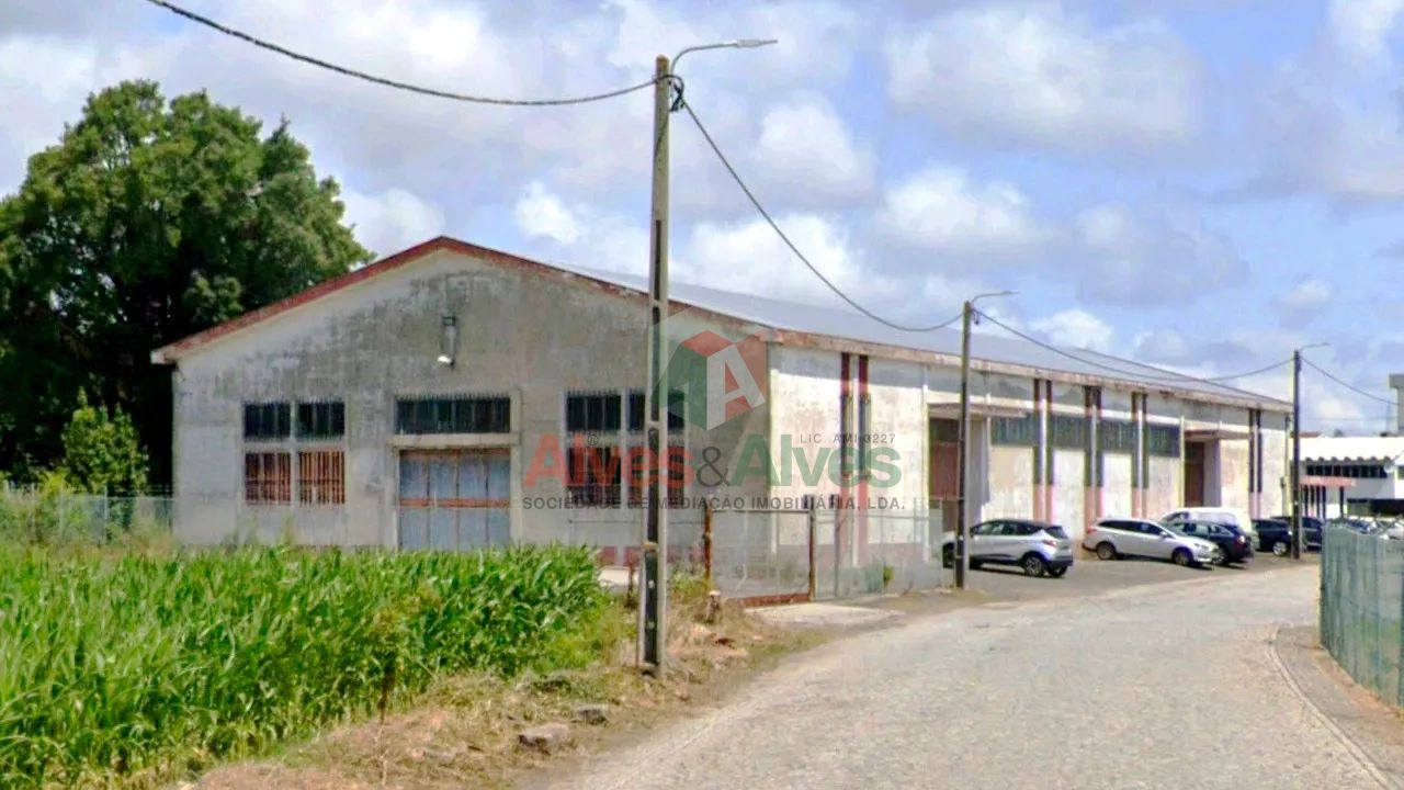 Armazém - Com capacidade construtiva  - Castêlo da Maia