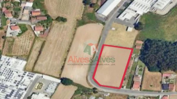 Terreno - Processo de loteamento aprovado p/ 9 moradias unifamiliares