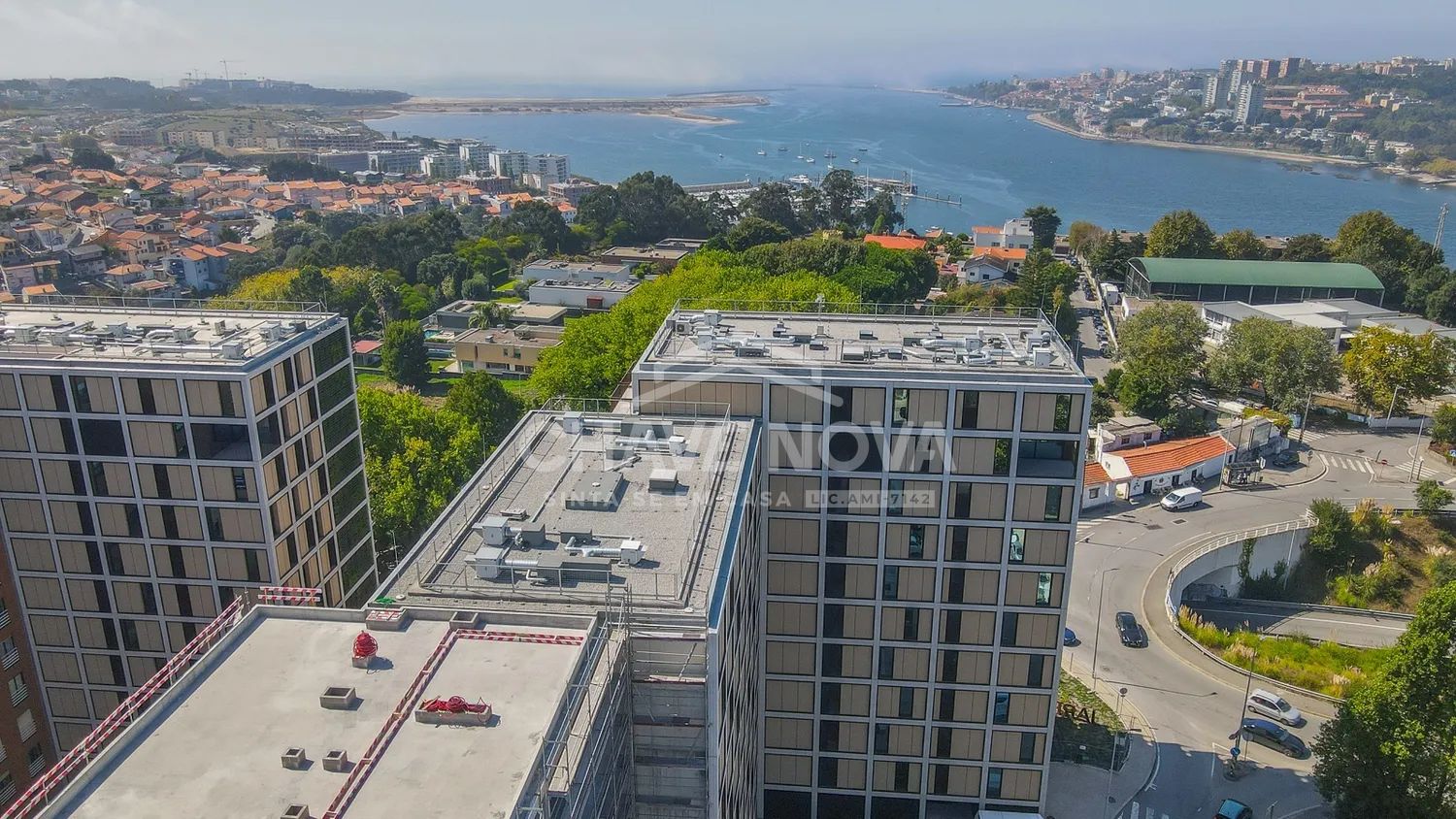 Apartamento T3 Novo c/ Vistas Rio e Mar e 2 Lugares de Garagem na Afurada - 2