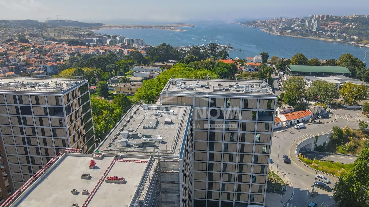 Apartamento T1 Novo c/ Vistas e Lugar de Garagem na Afurada