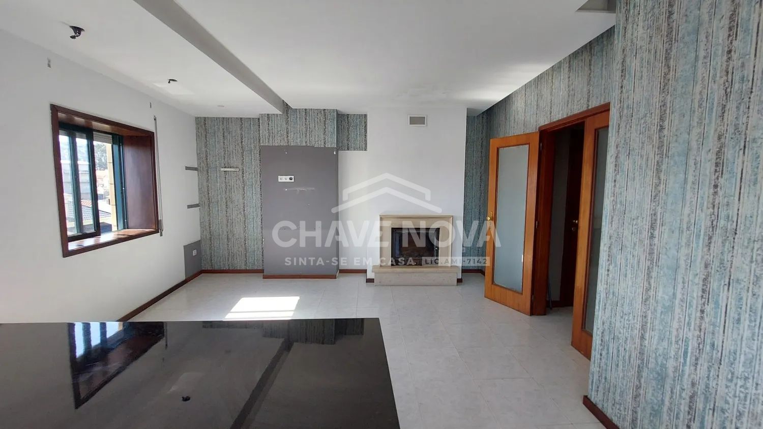 T2  no último piso com terraço  e garagem fechada S. Félix da Marinha