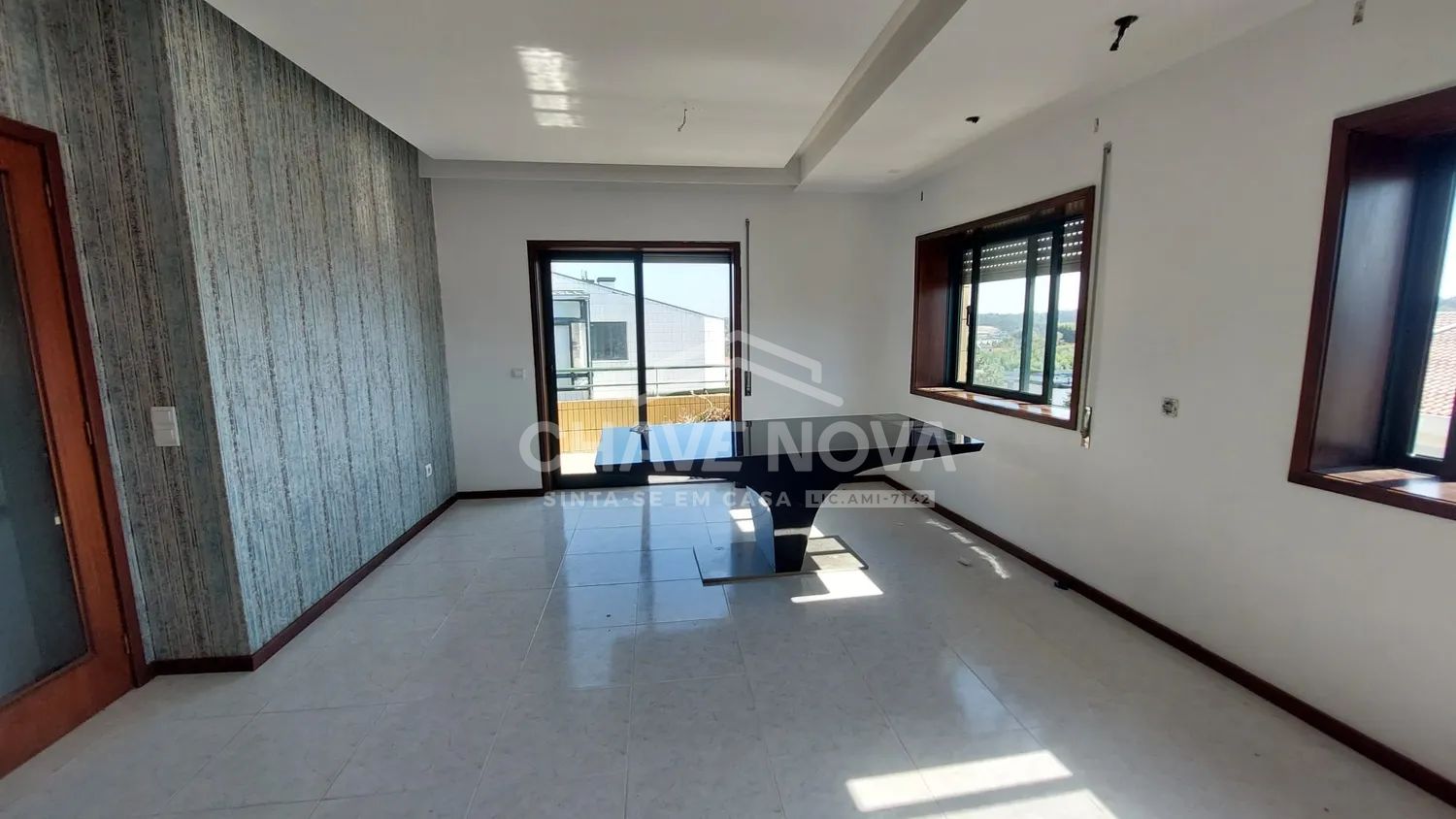 T2  no último piso com terraço  e garagem fechada S. Félix da Marinha - 2