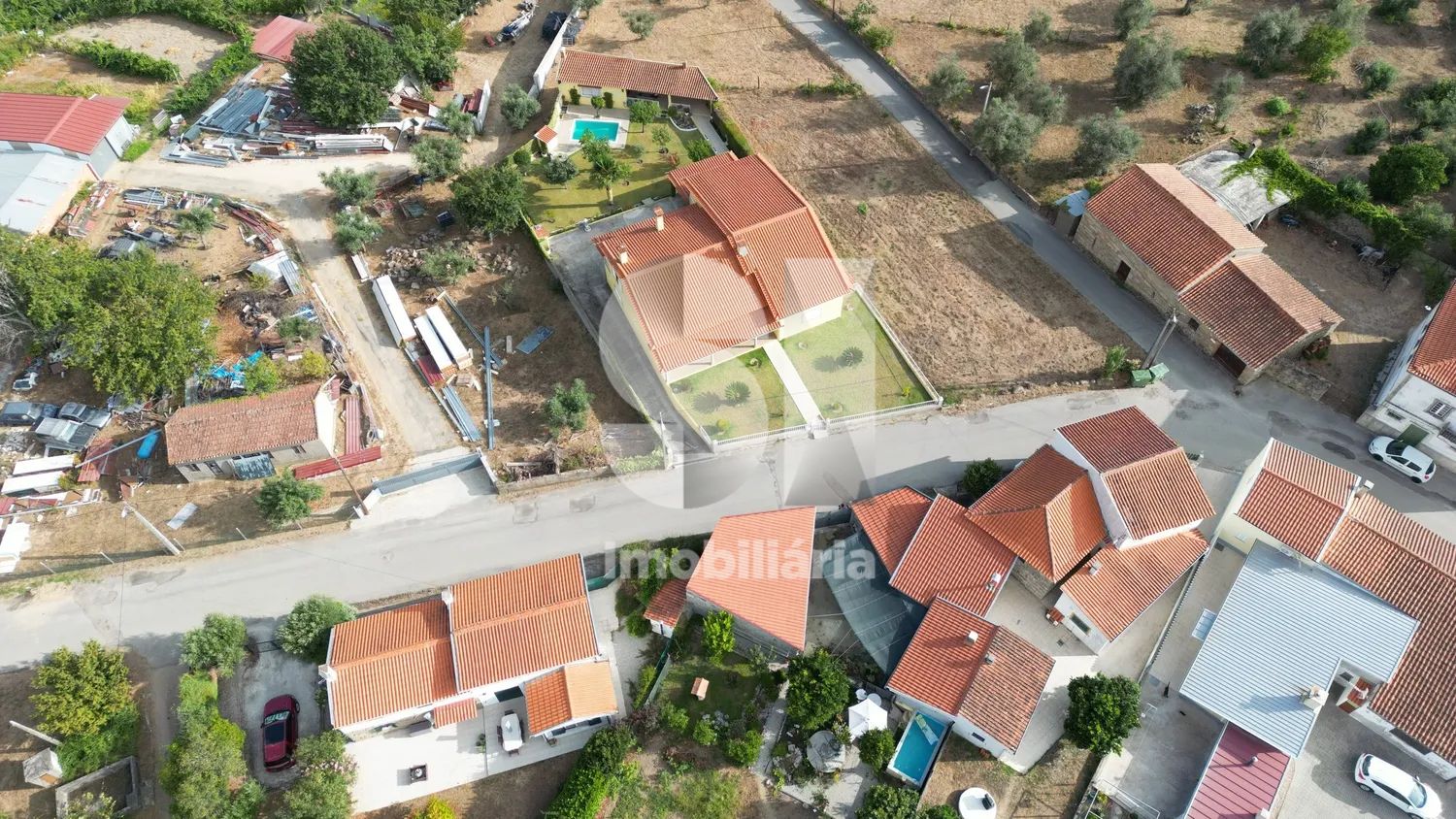 3-Bedroom Villa with Double Garage, Pool, Garden and Borehole - Tábua - 3