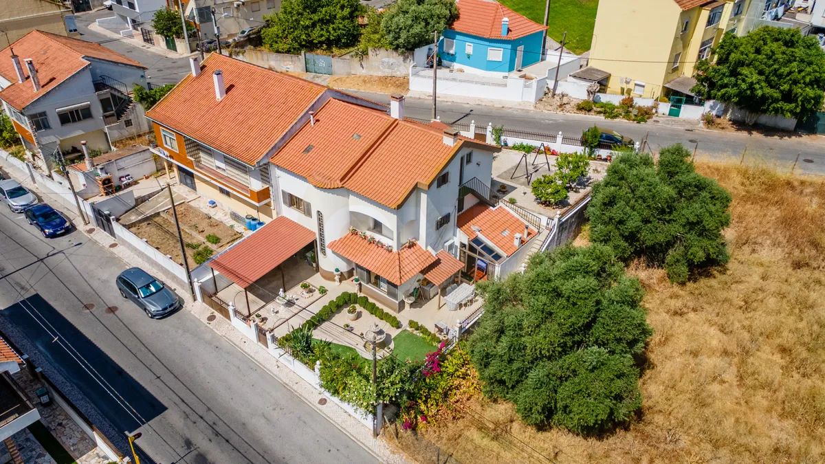 3-Bedroom + 2-Bedroom House in the Castelhana Neighborhood, São João da Talha