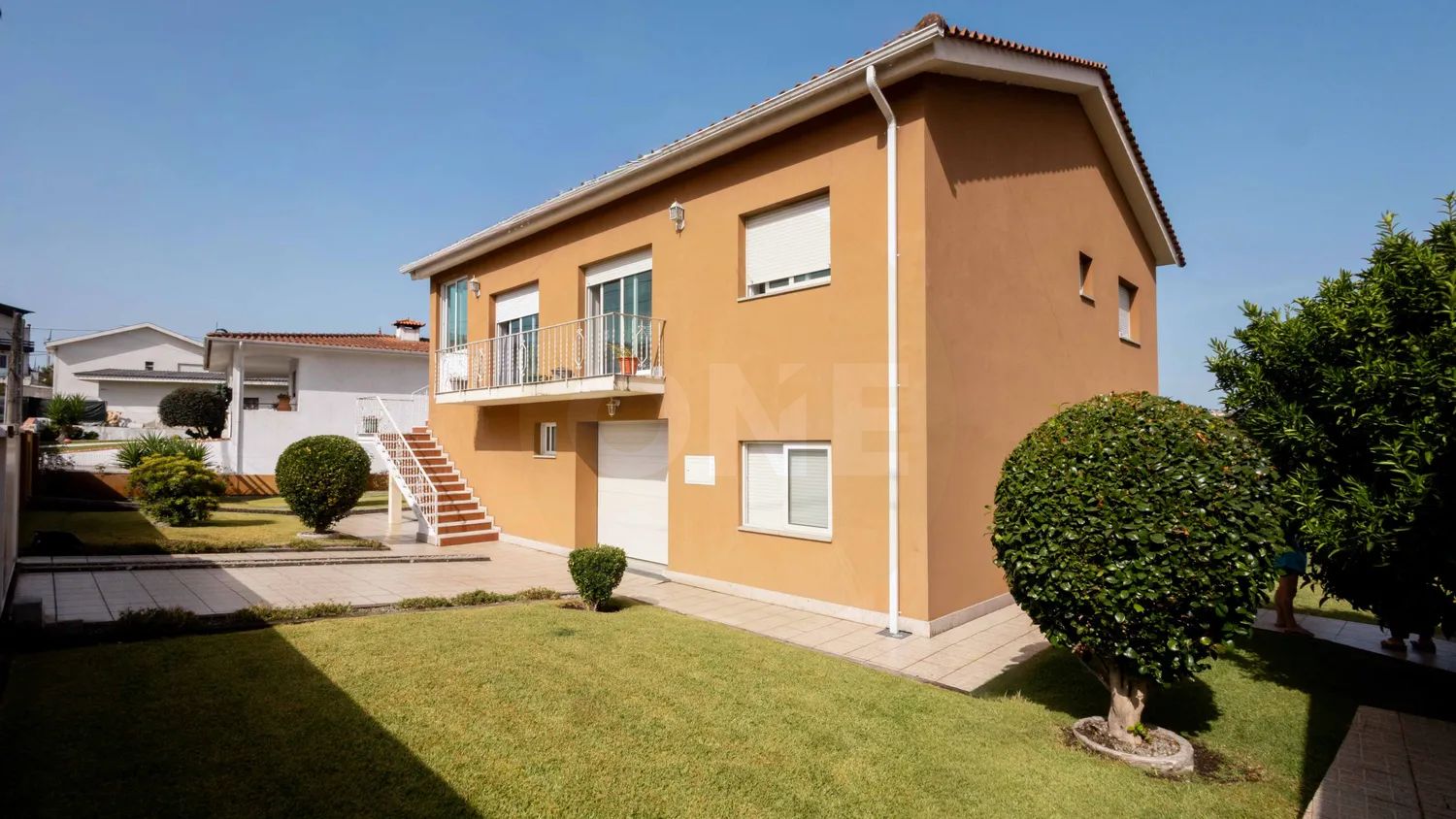 Three-Family Property in Serzedelo Guimarães - 3