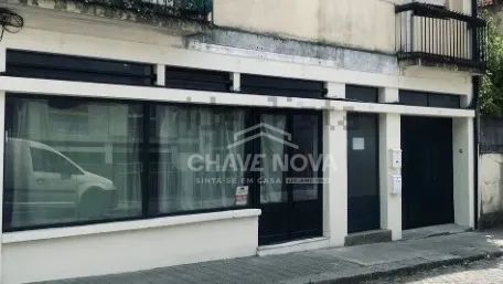 Espaço comercial à venda na Rua de Martim Moniz - Porto