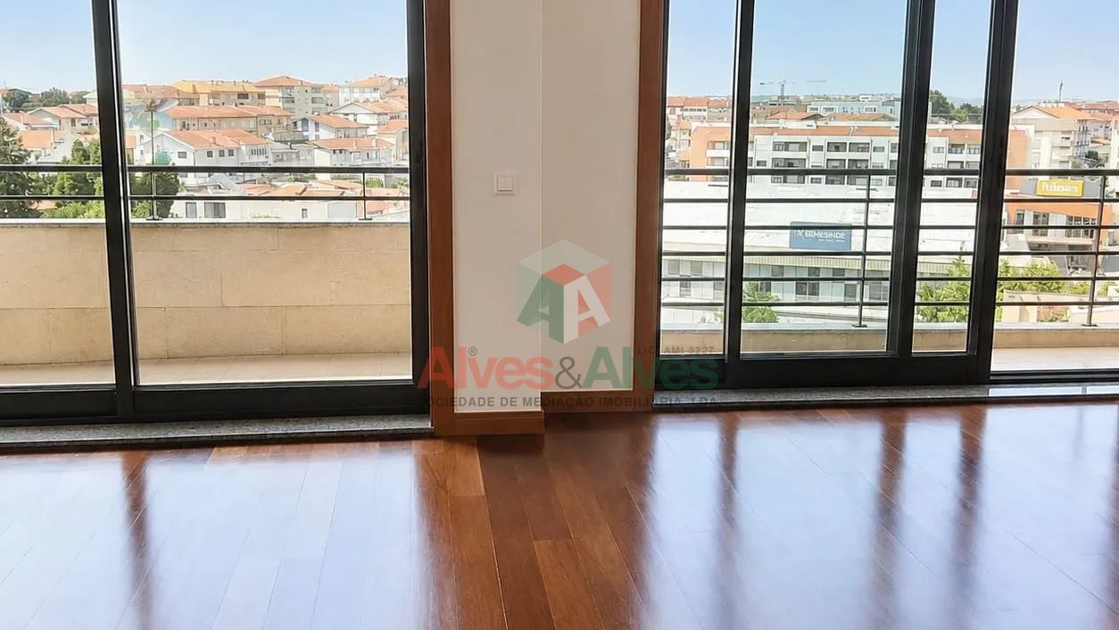 Apartamento T3 Exclusivo | Último Piso | Box p/ 2 carros | À Santa Rita - 3