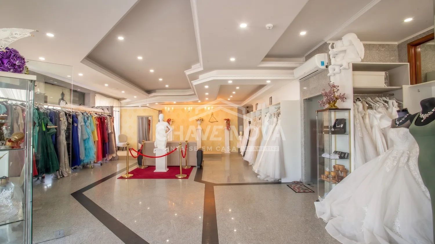498 m² | Espaço Comercial Totalmente Equipado | 2 Pisos + Terraço | Vila Nova de Gaia