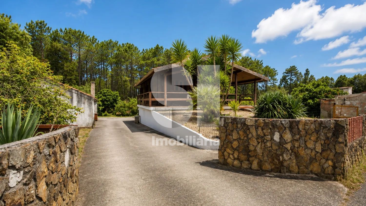Exotic wooden 2-bedroom house and 2-bedroom house for restoration - 2