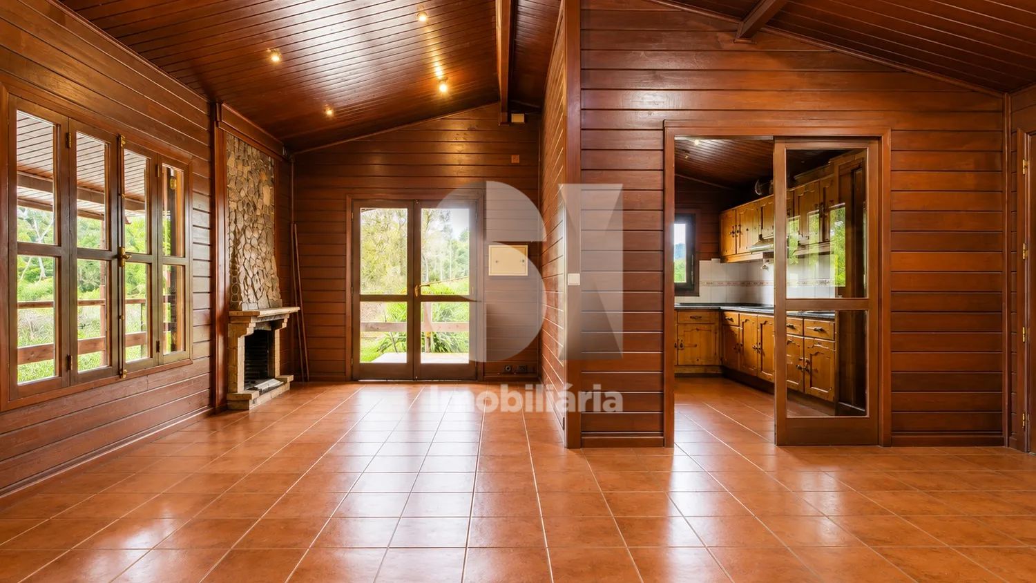 Exotic wooden 2-bedroom house and 2-bedroom house for restoration - 3