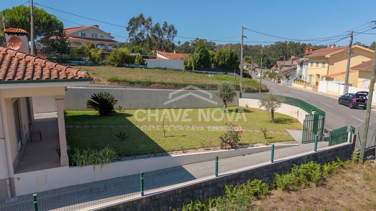 Moradia T4 Térrea de 4 Frentes com Amplo Terreno, Cave e Garagem - 3
