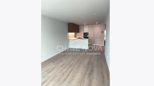 T0 c/ Lugar de garagem - 400m do METRO - Empreendimento Park Square - 3