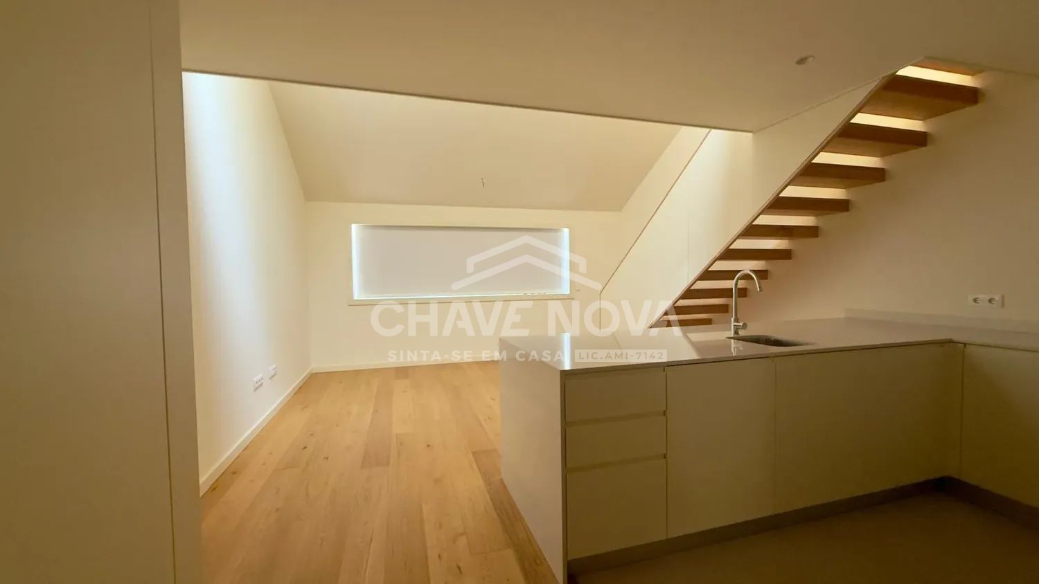 T1 Duplex Mezzanine c/ 2 WC's e lugar duplo de garagem, em Matosinhos Sul. 