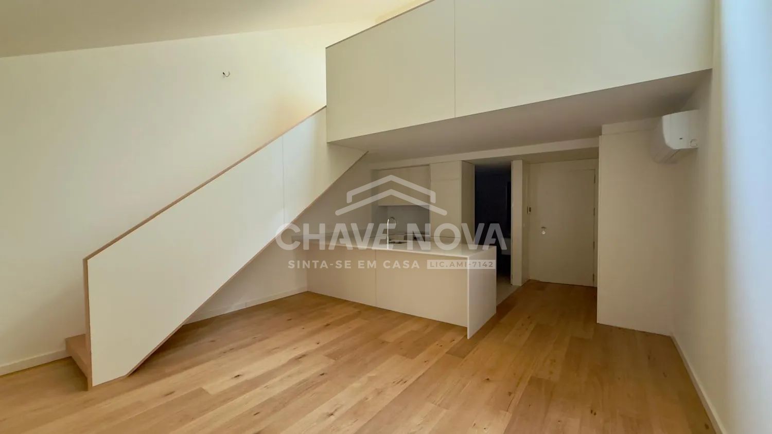 T1 Duplex Mezzanine c/ 2 WC's e lugar duplo de garagem, em Matosinhos Sul.  - 2