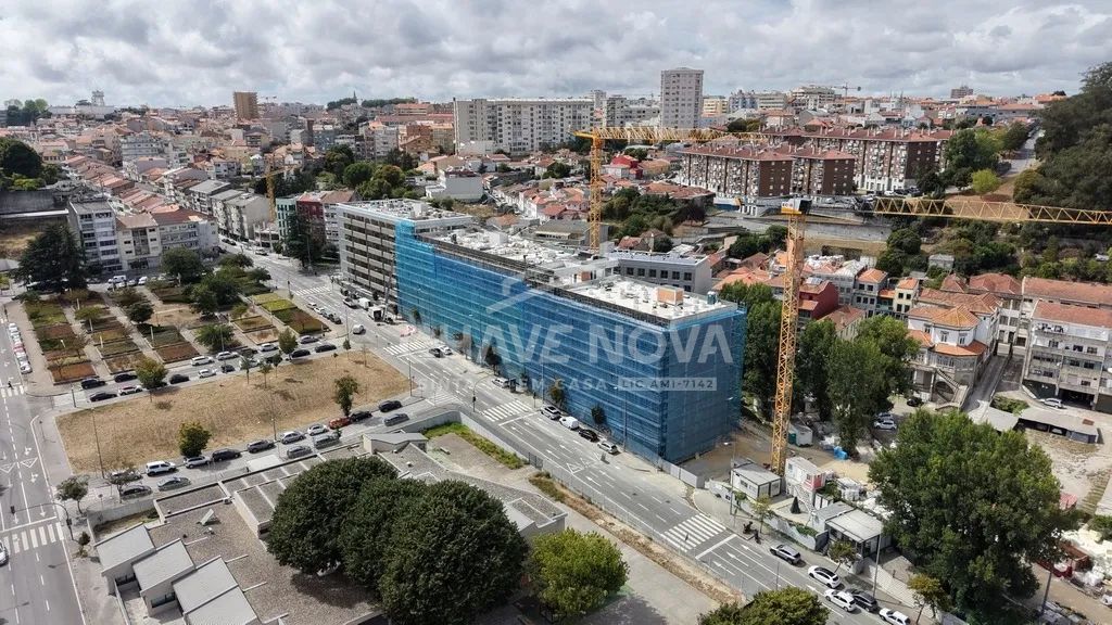 Apartamento T1 (Sul) Novo 6º Piso c/ Lugar de Garagem em Campanhã