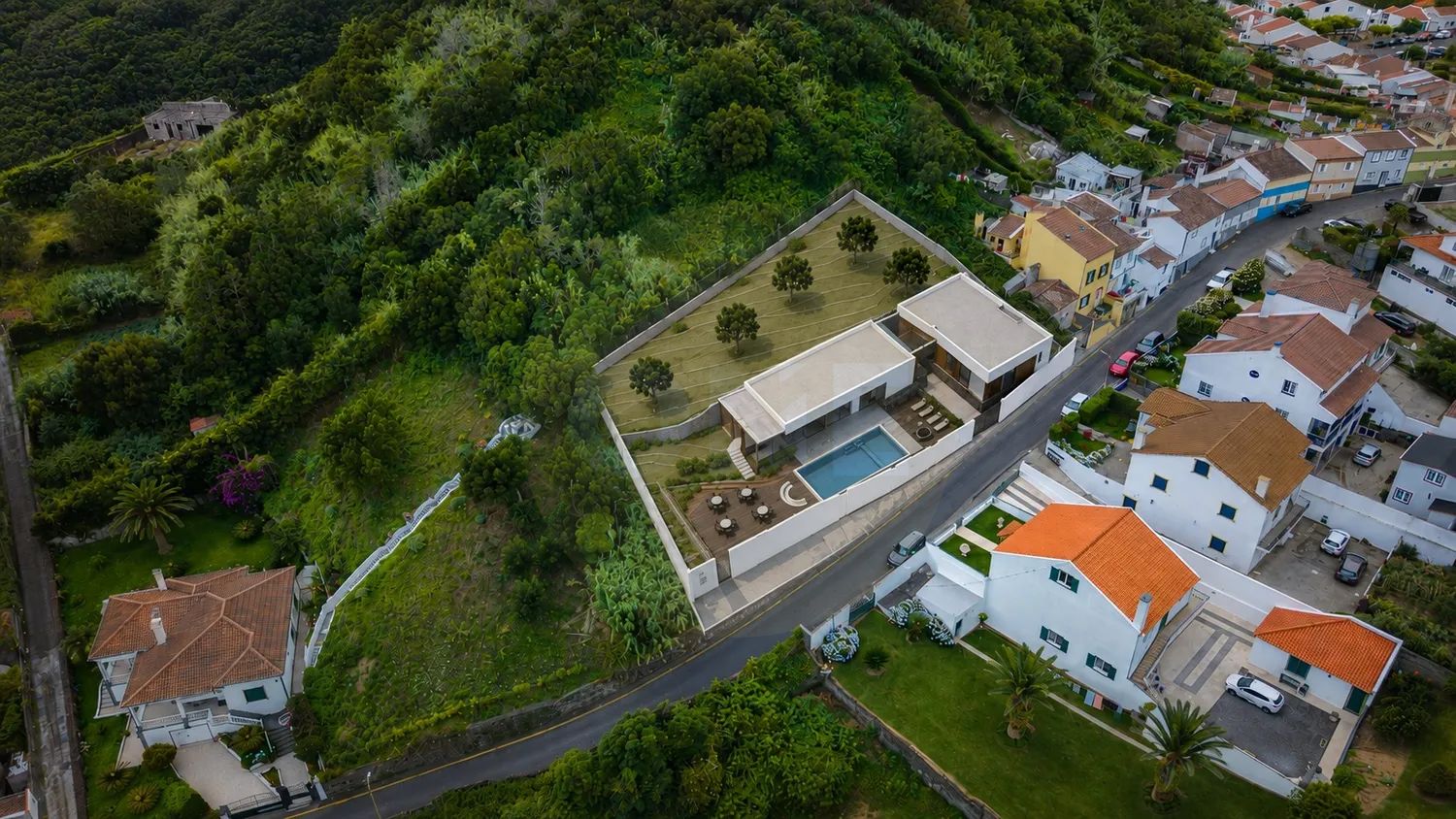 Caloura Hills Residences