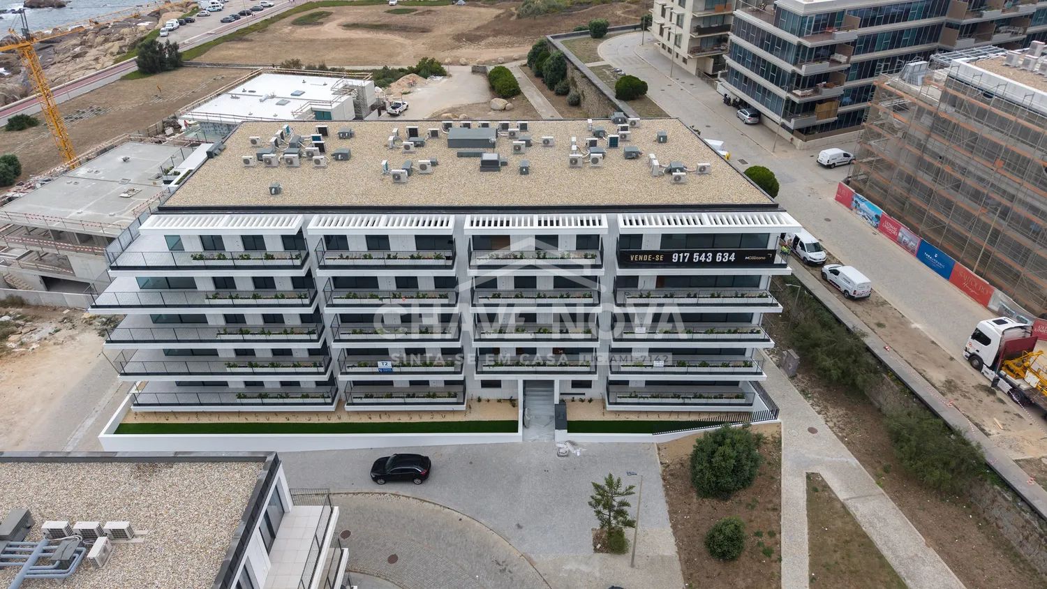 Apartamento T1 com Vista Mar, Varanda, Garagem e Excelentes Comodidades