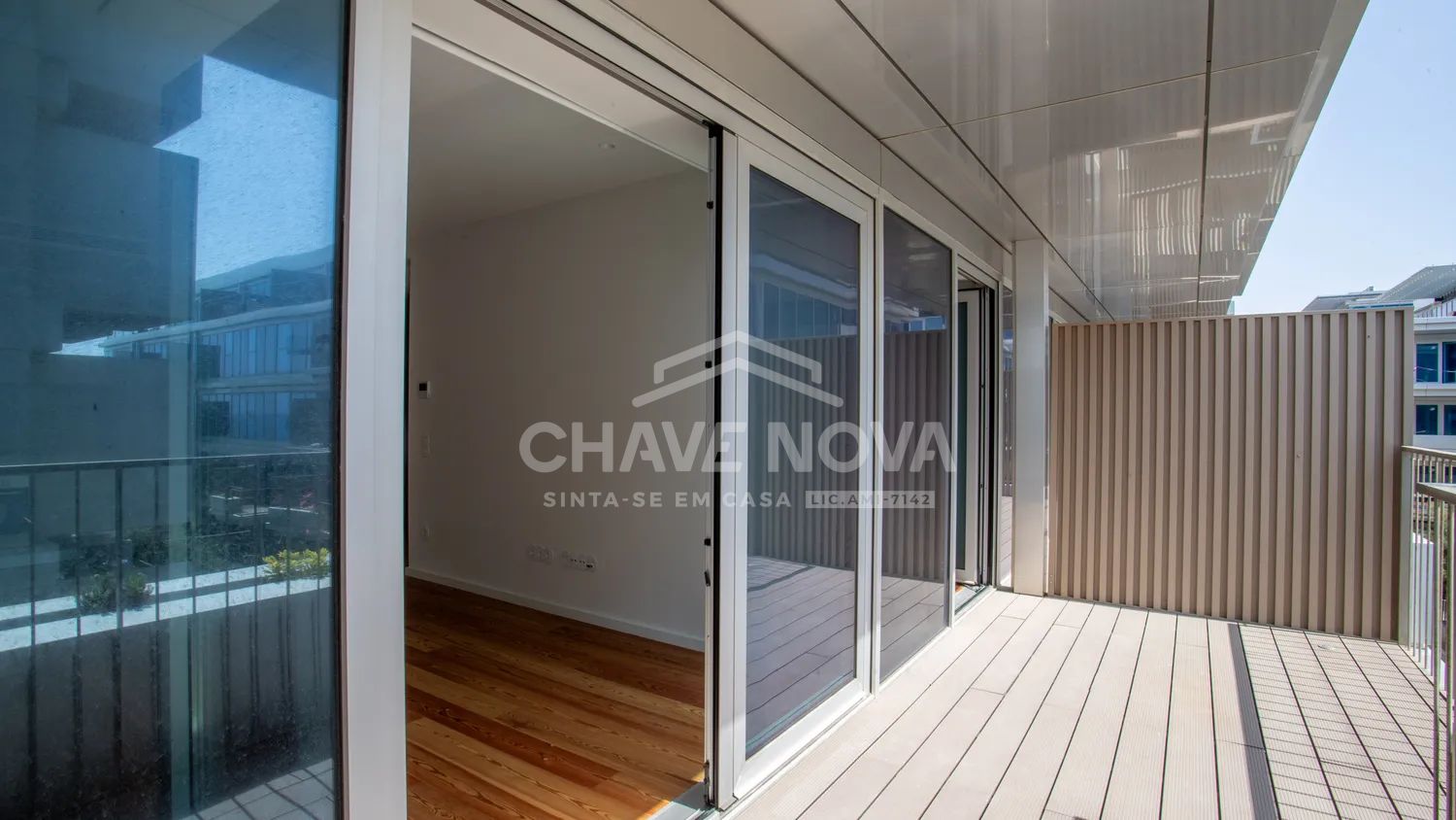 Apartamento T1 com Vista Mar, Varanda, Garagem e Excelentes Comodidades - 2