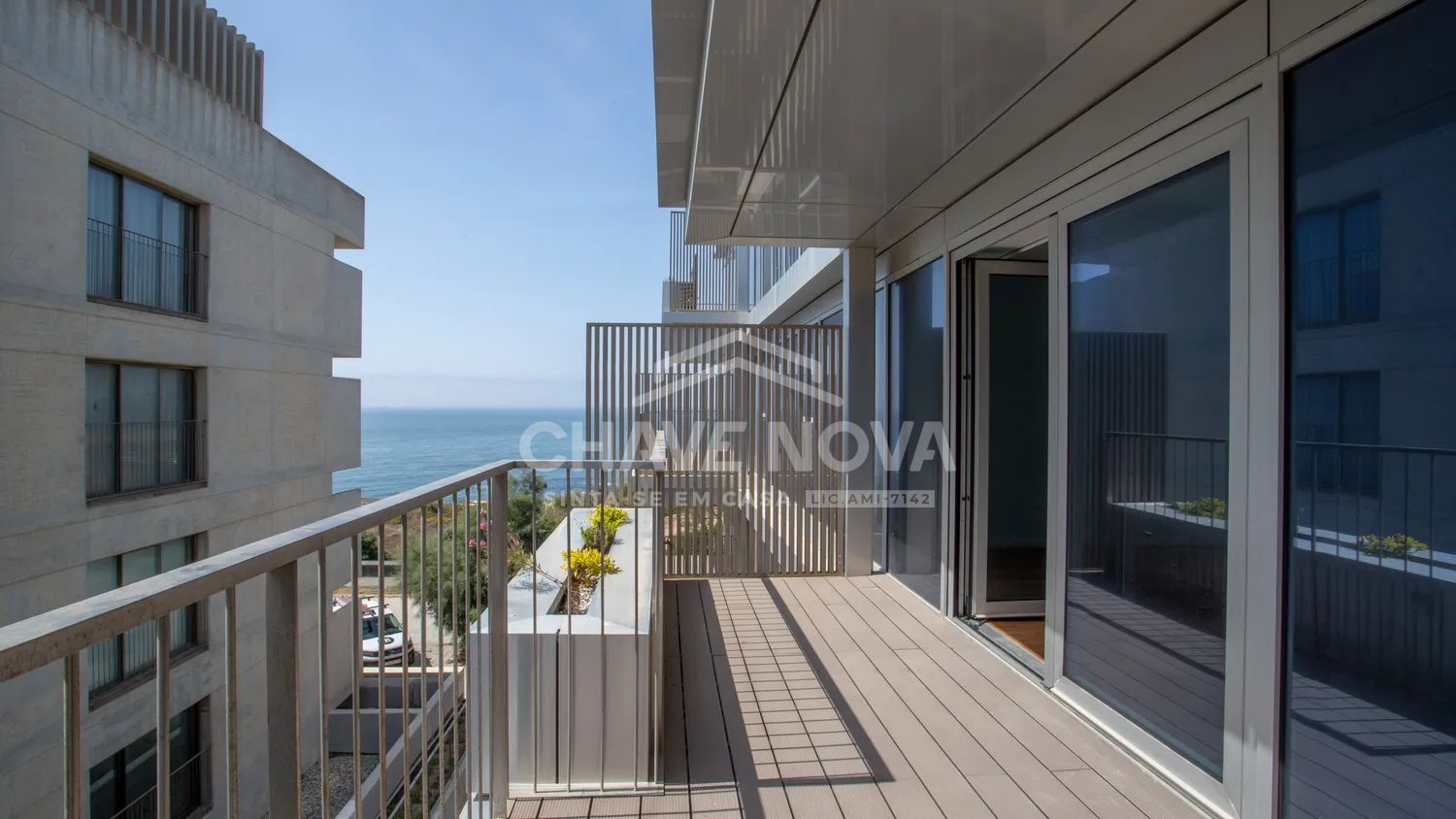 Apartamento T1 com Vista Mar, Varanda, Garagem e Excelentes Comodidades - 3