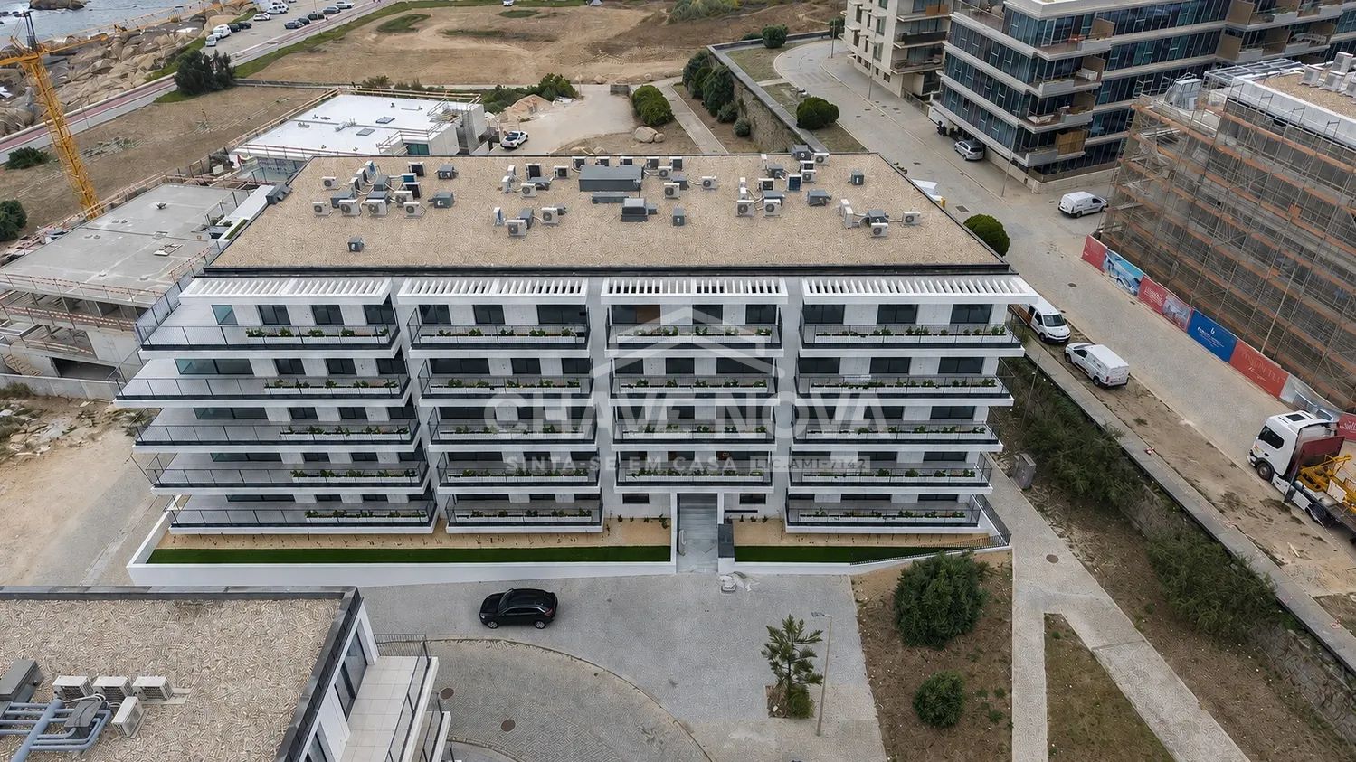 Apartamento T1 com Vista Mar, Varanda, Garagem e Excelentes Comodidades
