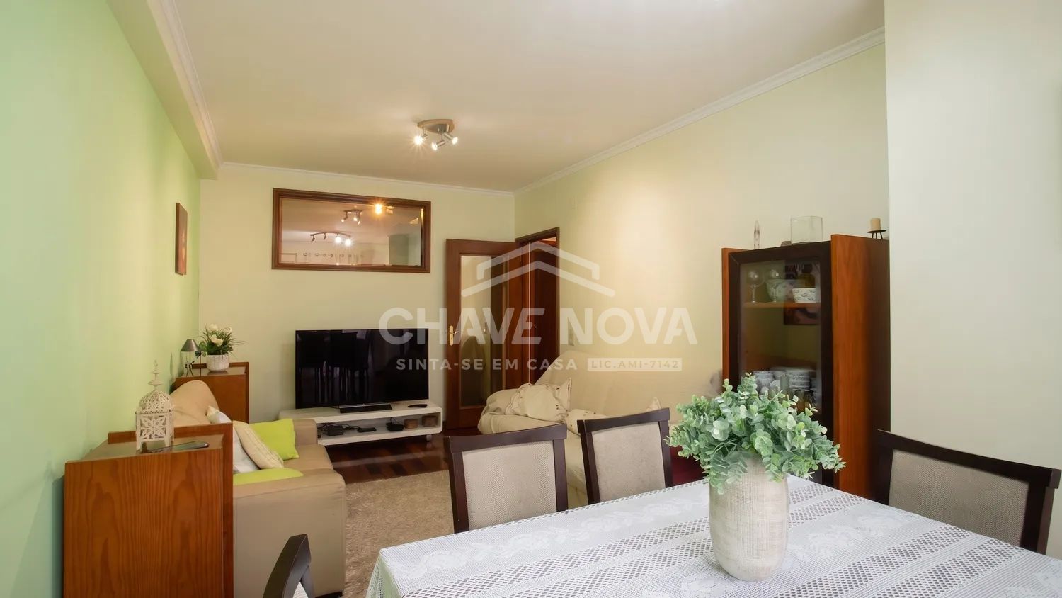 O Apartamento T1+1 Coimbrões, com garagem Box - 2