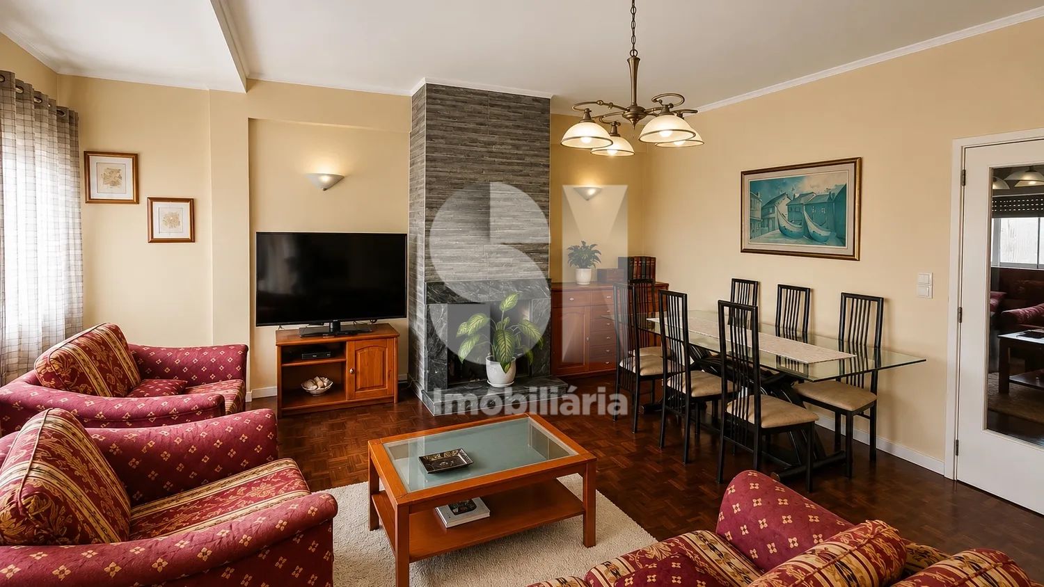 Apartamento T3 com Garagem e Sótão 