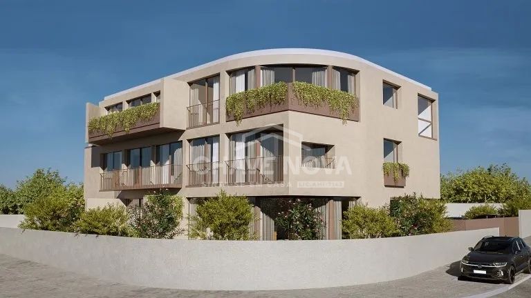 Apartamento T2 Novo c/ Varanda e Lugar de Garagem 2 Viaturas em Arcozelo (Praias)