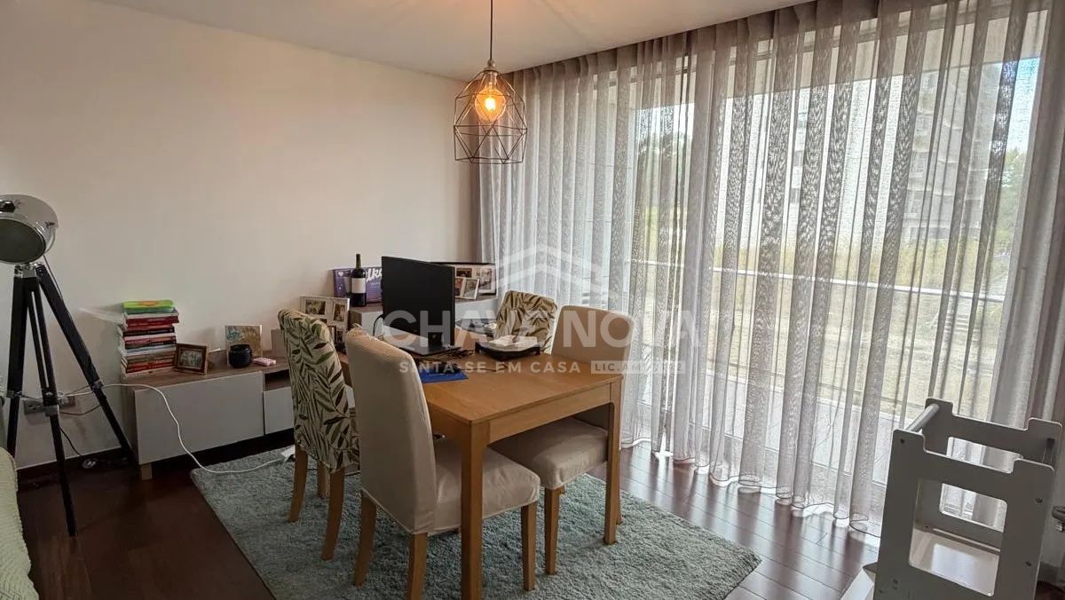 APARTAMENTO T2 | CANIDELO | 103 M² | VARANDA | BOX 23,10 M² | ANO 2024